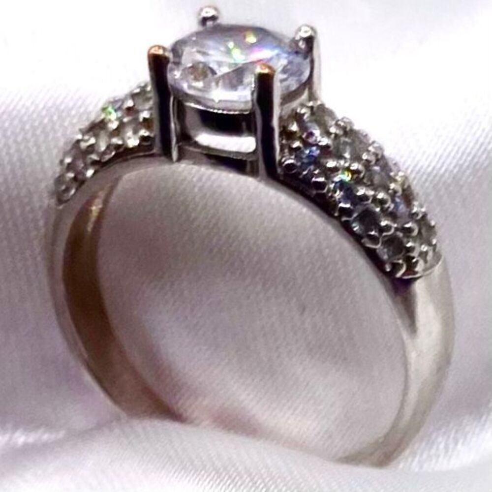 YR# Stunning Sz. 8 Sim Diamond & Sterling 925 Silver Ring